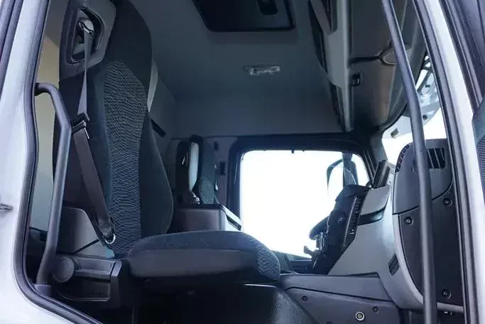 Mercedes / ANTOS / 1830 / E 6 / CHŁODNIA + WINDA / 18 PALET / 78 000 KM zdjęcie 8