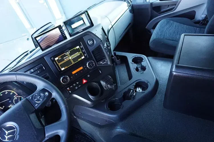 Mercedes / ANTOS / 1830 / E 6 / CHŁODNIA + WINDA / 18 PALET / 78 000 KM zdjęcie 9