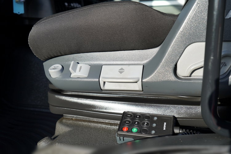 MAN TGS 35.360 / 8x2-4 / LAWETA + HDS HIAB 166 E-2 / 4 OSIOWY / NAJAZDY HYDRAULICZNE / WCIĄGARKA / POMOC DROGOWA / opony 100% zdjęcie 40