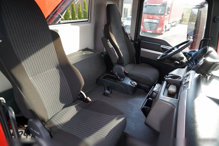 MAN TGS 35.360 / 8x2-4 / LAWETA + HDS HIAB 166 E-2 / 4 OSIOWY / NAJAZDY HYDRAULICZNE / WCIĄGARKA / POMOC DROGOWA / opony 100% zdjęcie 53