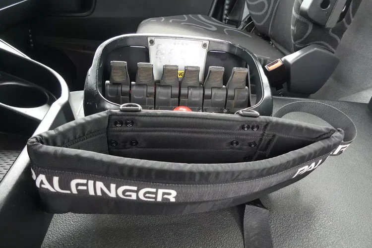 Iveco TRAKKER 450 / 8x4 / EURO 6 / HDS PALFINGER PK 22002-EH / NISKI PRZEBIEG / zdjęcie 29