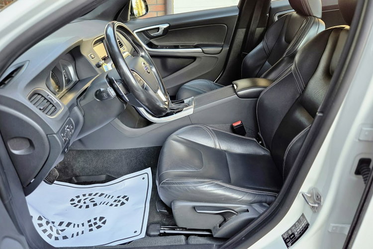Volvo S60 D4 DRIVE-E 190KM DYNAMIC EDITION Momentum Salon PL, serwis ASO.2019 rej zdjęcie 14