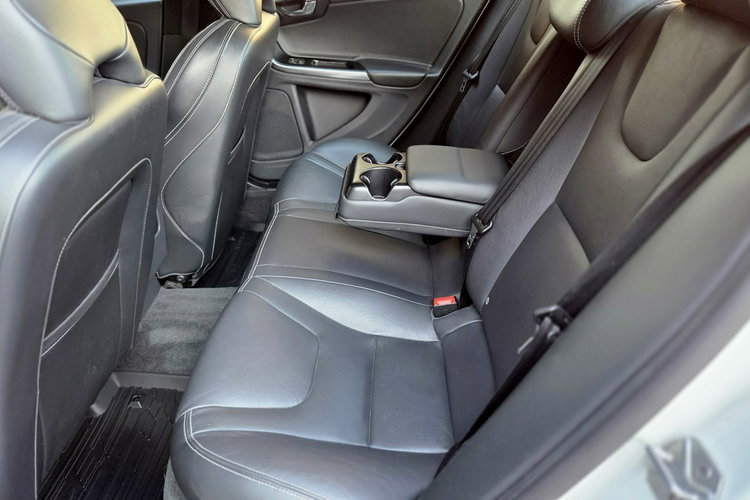 Volvo S60 D4 DRIVE-E 190KM DYNAMIC EDITION Momentum Salon PL, serwis ASO.2019 rej zdjęcie 16