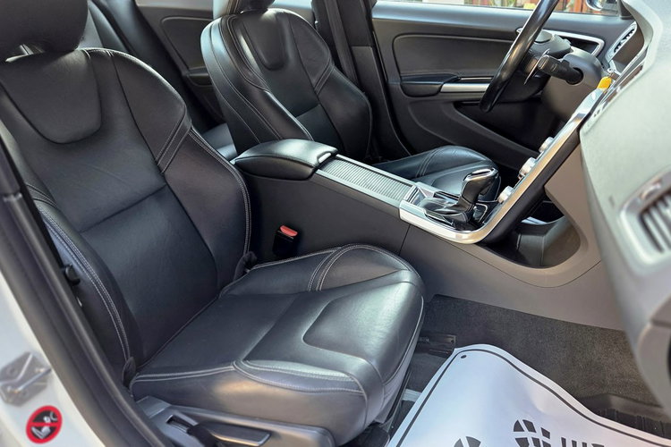 Volvo S60 D4 DRIVE-E 190KM DYNAMIC EDITION Momentum Salon PL, serwis ASO.2019 rej zdjęcie 19