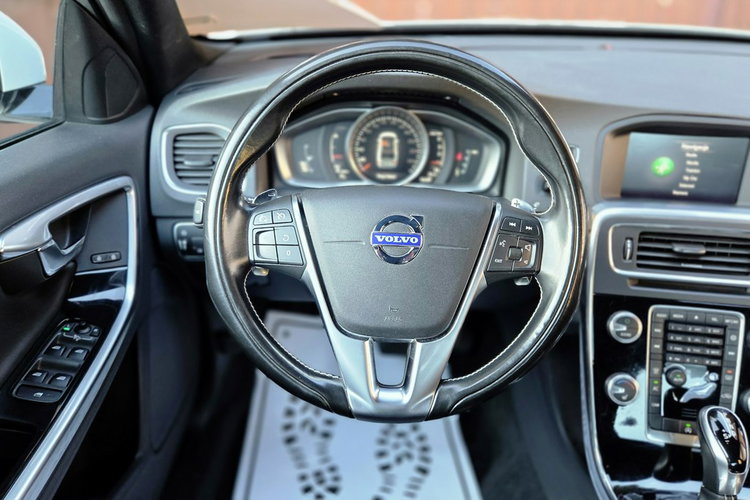 Volvo S60 D4 DRIVE-E 190KM DYNAMIC EDITION Momentum Salon PL, serwis ASO.2019 rej zdjęcie 20