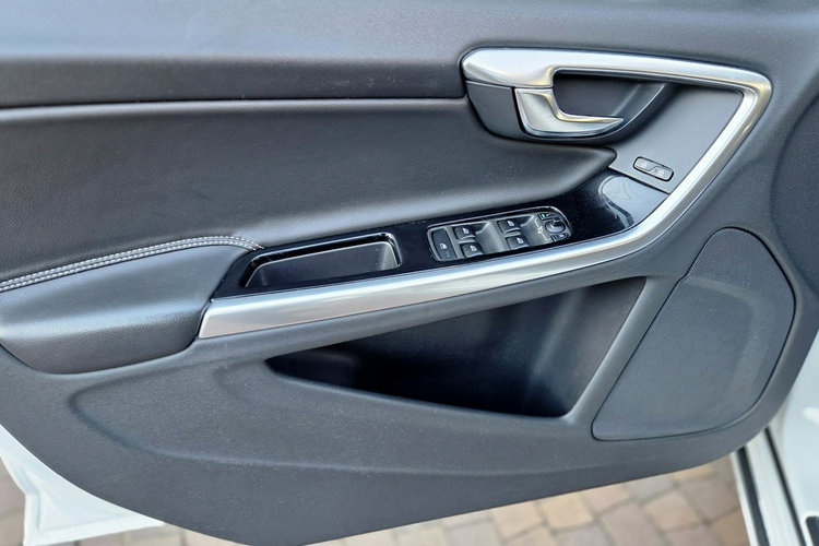 Volvo S60 D4 DRIVE-E 190KM DYNAMIC EDITION Momentum Salon PL, serwis ASO.2019 rej zdjęcie 30