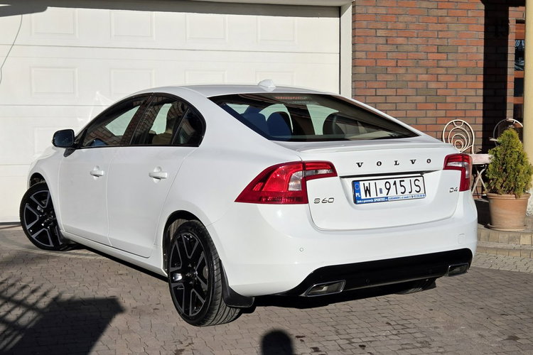 Volvo S60 D4 DRIVE-E 190KM DYNAMIC EDITION Momentum Salon PL, serwis ASO.2019 rej zdjęcie 9