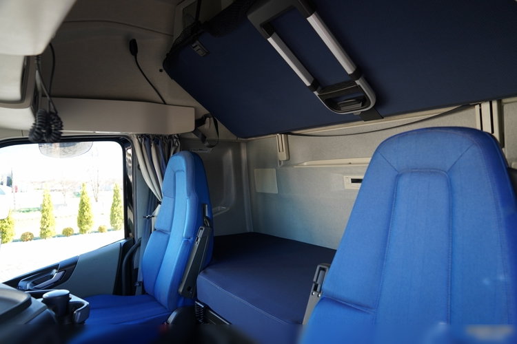 Volvo FH 500 / 6x2 / FIRANKA - 7.7 m / 2024 / KLIMA POSTOJOWA / ZAWIESIE DOKI DO WÓZKA / OŚ PODNOSZONA / ALUFELGI / zdjęcie 32