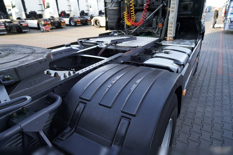 Volvo FH16 / 700 / 6x4 / HYDRAULIKA / RETARDER / 3 OSIOWY CIĄGNIK SIODŁOWY / DMC 120 T  zdjęcie 17