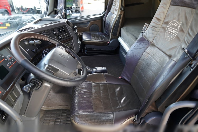 Volvo FH16 / 700 / 6x4 / HYDRAULIKA / RETARDER / 3 OSIOWY CIĄGNIK SIODŁOWY / DMC 120 T  zdjęcie 27