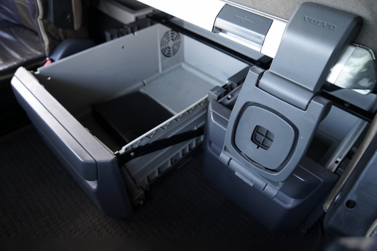 Volvo FH16 / 700 / 6x4 / HYDRAULIKA / RETARDER / 3 OSIOWY CIĄGNIK SIODŁOWY / DMC 120 T  zdjęcie 29