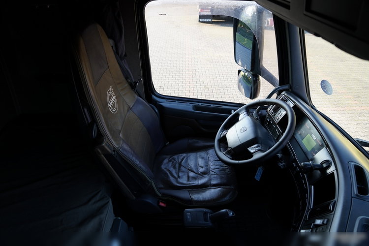 Volvo FH16 / 700 / 6x4 / HYDRAULIKA / RETARDER / 3 OSIOWY CIĄGNIK SIODŁOWY / DMC 120 T  zdjęcie 30