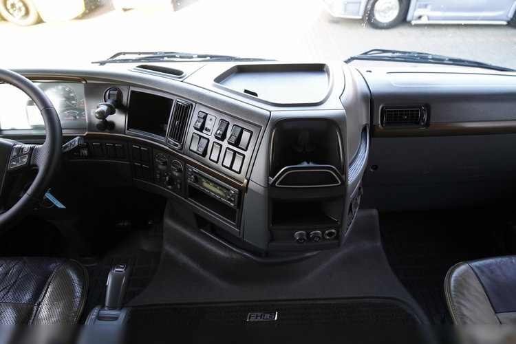 Volvo FH16 / 700 / 6x4 / HYDRAULIKA / RETARDER / 3 OSIOWY CIĄGNIK SIODŁOWY / DMC 120 T  zdjęcie 33