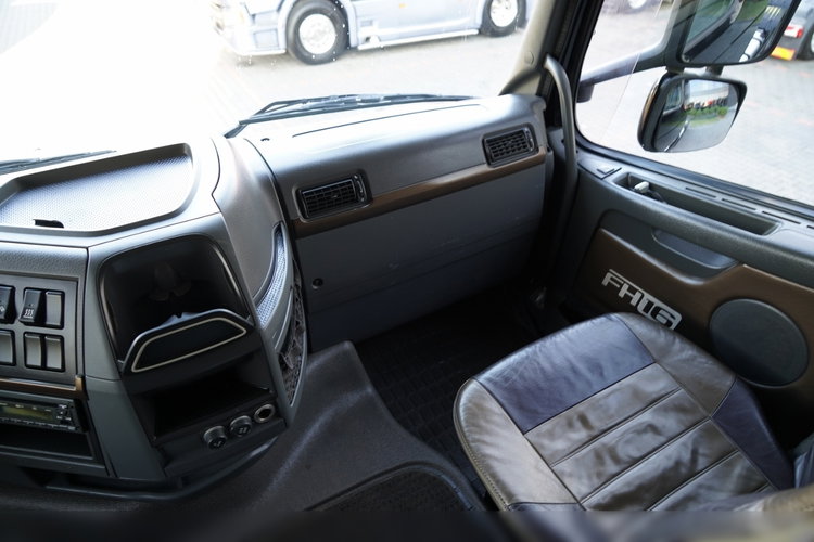 Volvo FH16 / 700 / 6x4 / HYDRAULIKA / RETARDER / 3 OSIOWY CIĄGNIK SIODŁOWY / DMC 120 T  zdjęcie 34