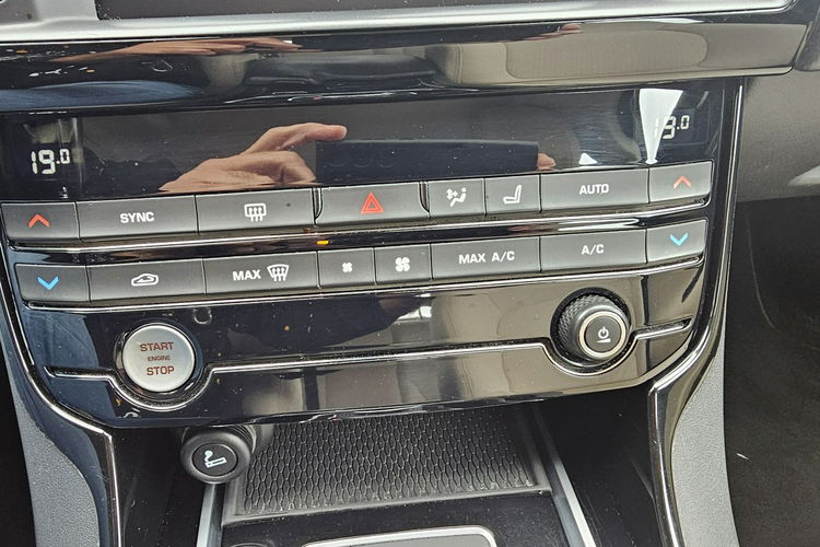 Jaguar XE model 2016, polski salon, serwis, nowy rozrząd, zdjęcie 15