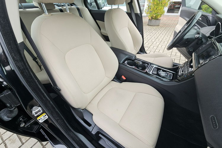 Jaguar XE model 2016, polski salon, serwis, nowy rozrząd, zdjęcie 9