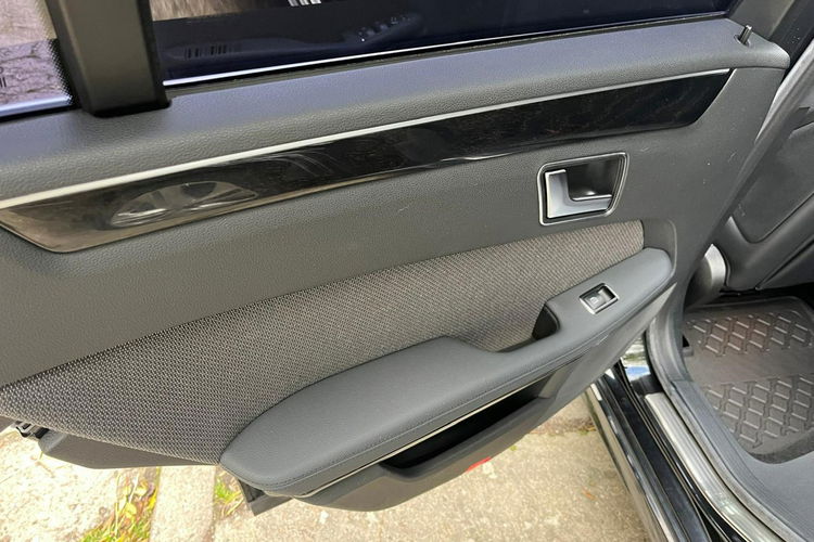 E 200 Mercedes-Benz E 212 Avantgarde zdjęcie 10