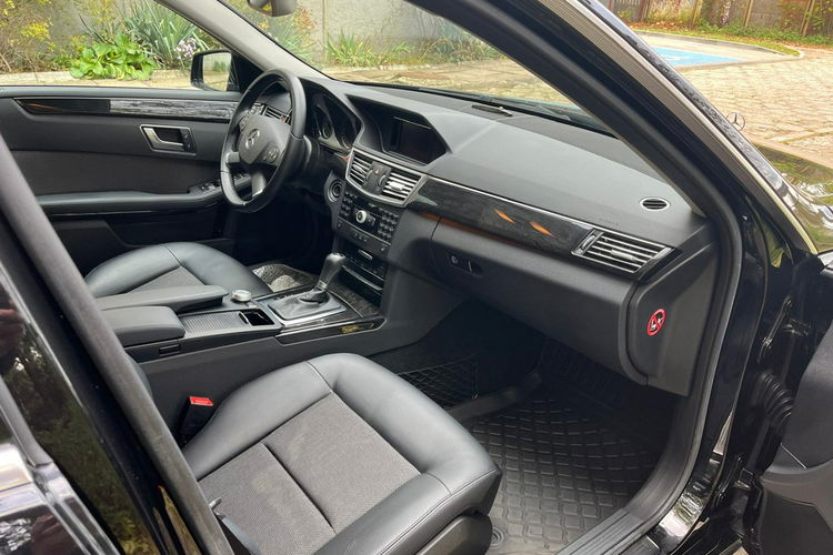 E 200 Mercedes-Benz E 212 Avantgarde zdjęcie 17