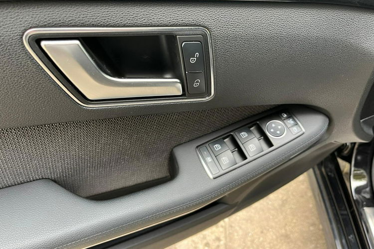 E 200 Mercedes-Benz E 212 Avantgarde zdjęcie 18
