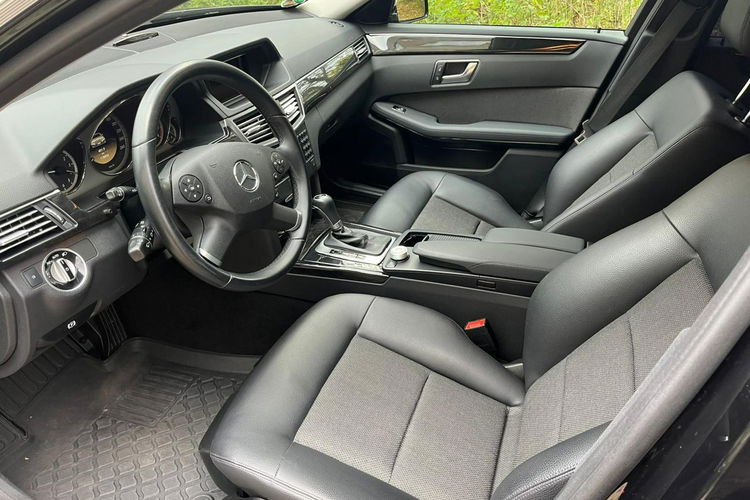 E 200 Mercedes-Benz E 212 Avantgarde zdjęcie 25