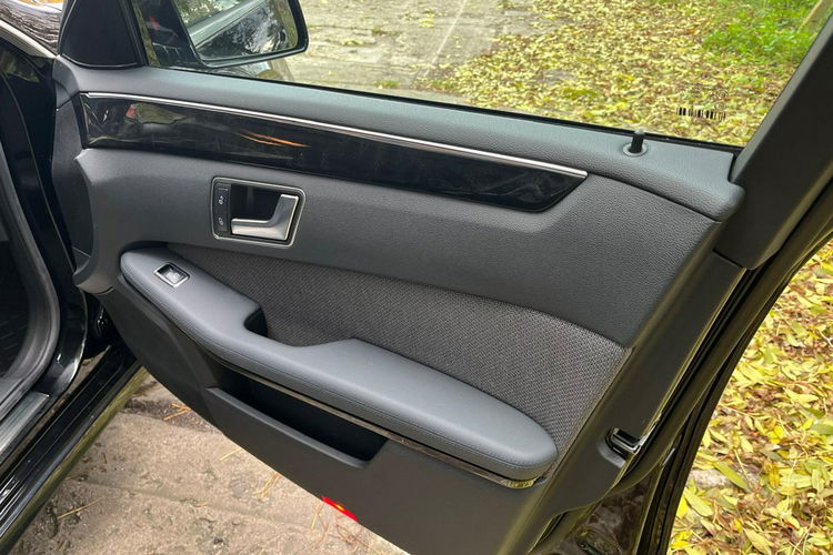 E 200 Mercedes-Benz E 212 Avantgarde zdjęcie 29