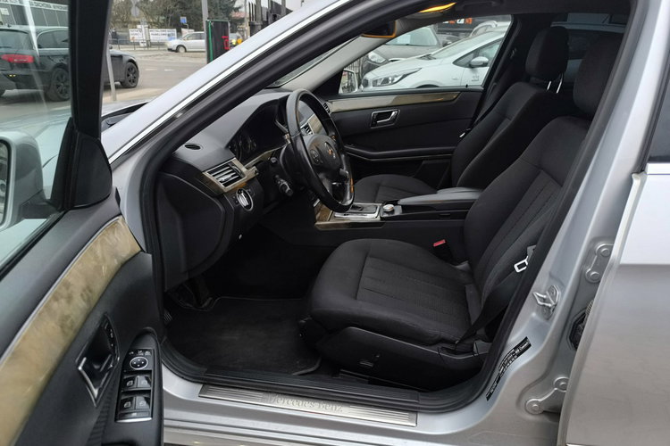 Mercedes E 220 2.2 CDi 170KM Elegance Automat Klimatronic zdjęcie 16