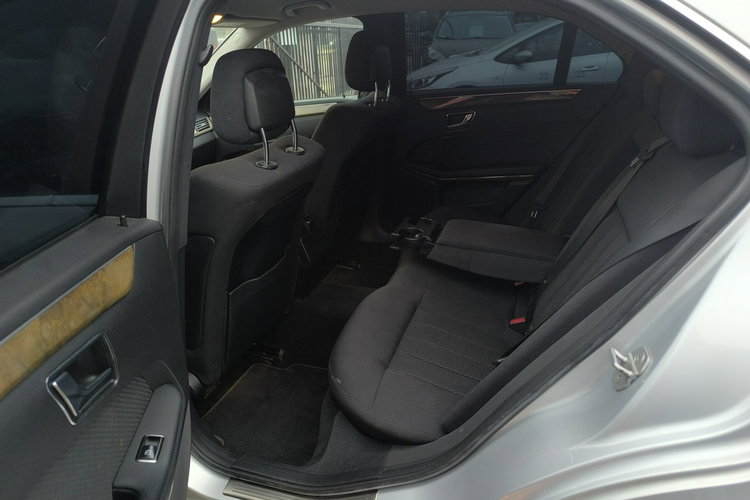 Mercedes E 220 2.2 CDi 170KM Elegance Automat Klimatronic zdjęcie 17