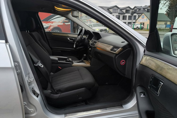 Mercedes E 220 2.2 CDi 170KM Elegance Automat Klimatronic zdjęcie 23