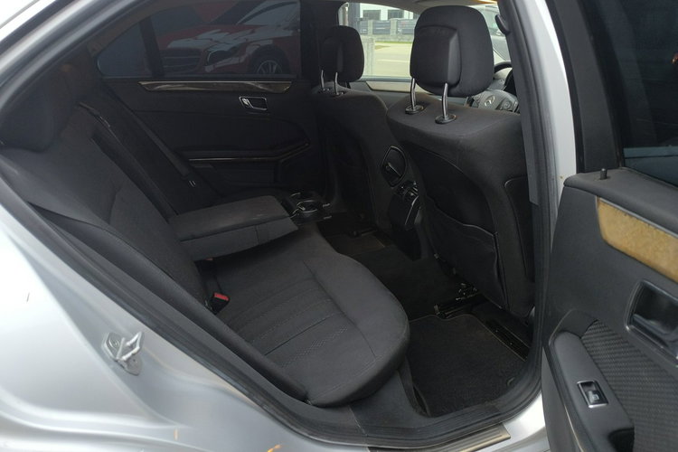 Mercedes E 220 2.2 CDi 170KM Elegance Automat Klimatronic zdjęcie 24