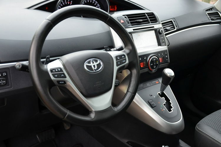 Toyota Verso Opłacona 1.8i 147KM Serwis Bi-xenon Panorama Navi Kamera 7-os zdjęcie 22
