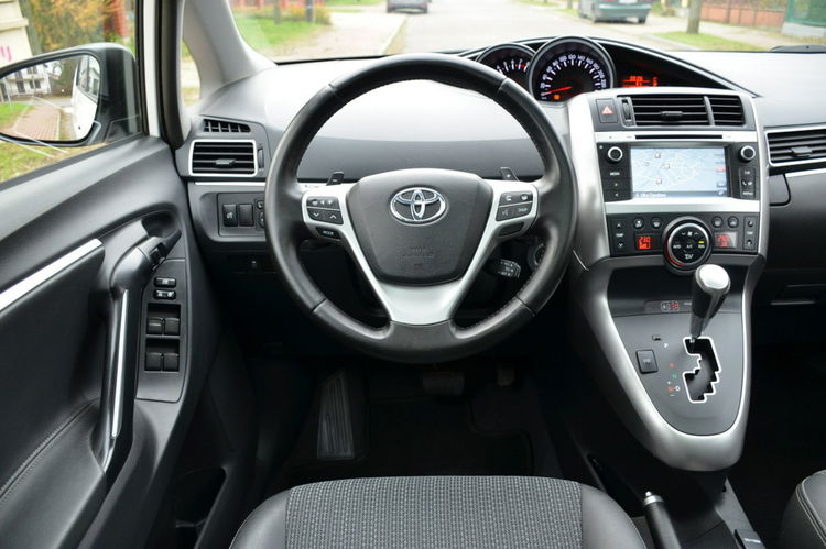 Toyota Verso Opłacona 1.8i 147KM Serwis Bi-xenon Panorama Navi Kamera 7-os zdjęcie 29