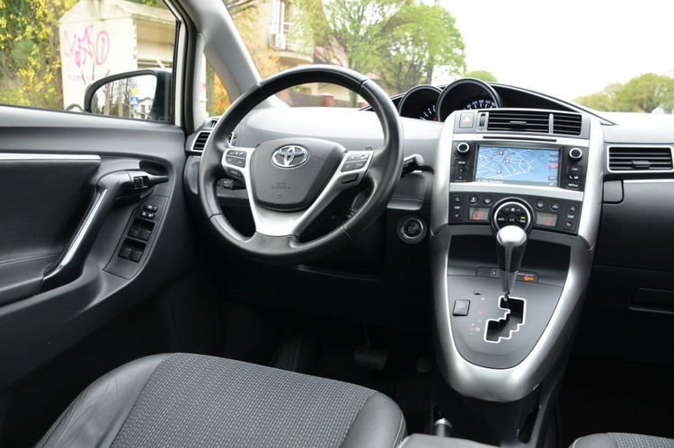 Toyota Verso Opłacona 1.8i 147KM Serwis Bi-xenon Panorama Navi Kamera 7-os zdjęcie 30