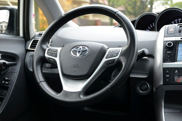 Toyota Verso Opłacona 1.8i 147KM Serwis Bi-xenon Panorama Navi Kamera 7-os zdjęcie 31