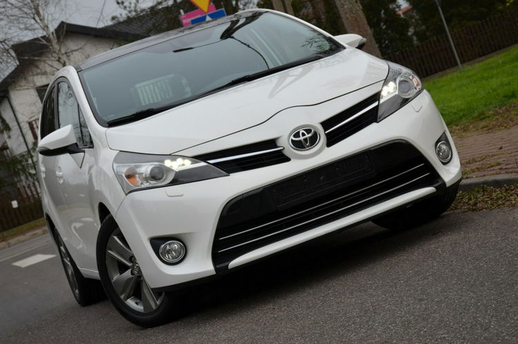 Toyota Verso Opłacona 1.8i 147KM Serwis Bi-xenon Panorama Navi Kamera 7-os zdjęcie 39