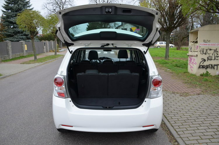 Toyota Verso Opłacona 1.8i 147KM Serwis Bi-xenon Panorama Navi Kamera 7-os zdjęcie 9