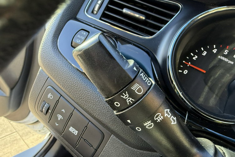 Kia Cee'd Zadbana bezwypadkowa - przepiękny perłowy kolor zdjęcie 16