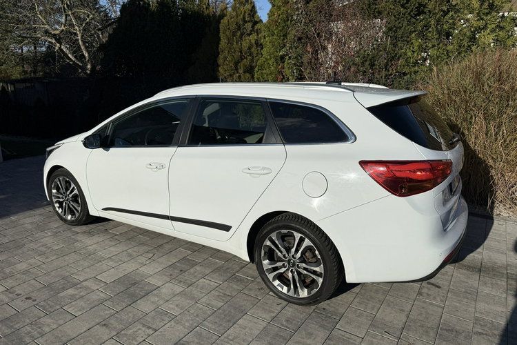 Kia Cee'd Zadbana bezwypadkowa - przepiękny perłowy kolor zdjęcie 17