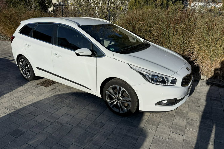 Kia Cee'd Zadbana bezwypadkowa - przepiękny perłowy kolor zdjęcie 22