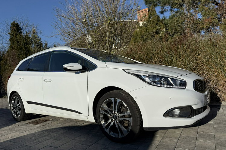 Kia Cee'd Zadbana bezwypadkowa - przepiękny perłowy kolor zdjęcie 24