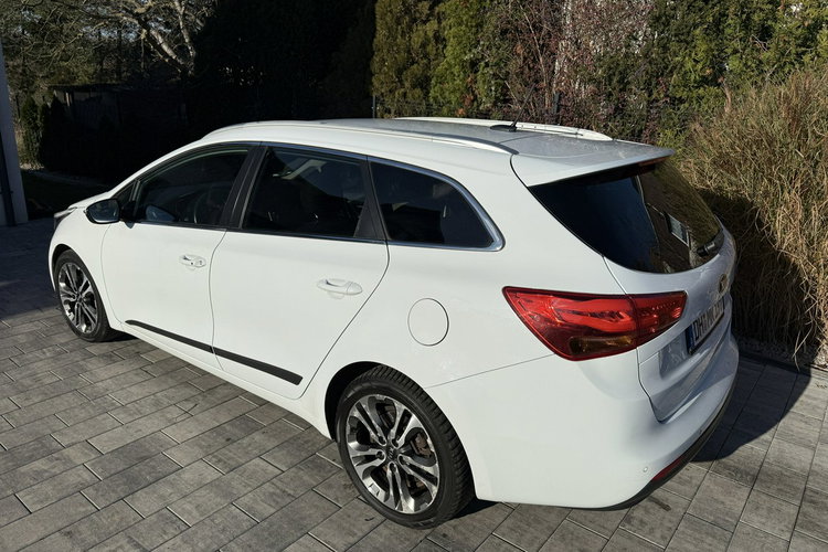 Kia Cee'd Zadbana bezwypadkowa - przepiękny perłowy kolor zdjęcie 3