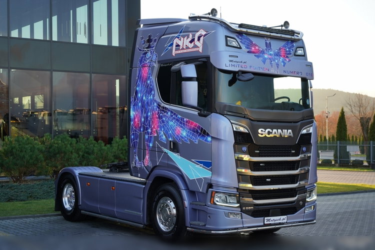 Scania S 580 / V8 / ORGINALNA EDYCJA LIMITED / NR 010 / RETARDER / KLIMA POSTOJOWA / CAŁA NA PODUSZKACH / SKÓRY / EKSPRES / zdjęcie 1