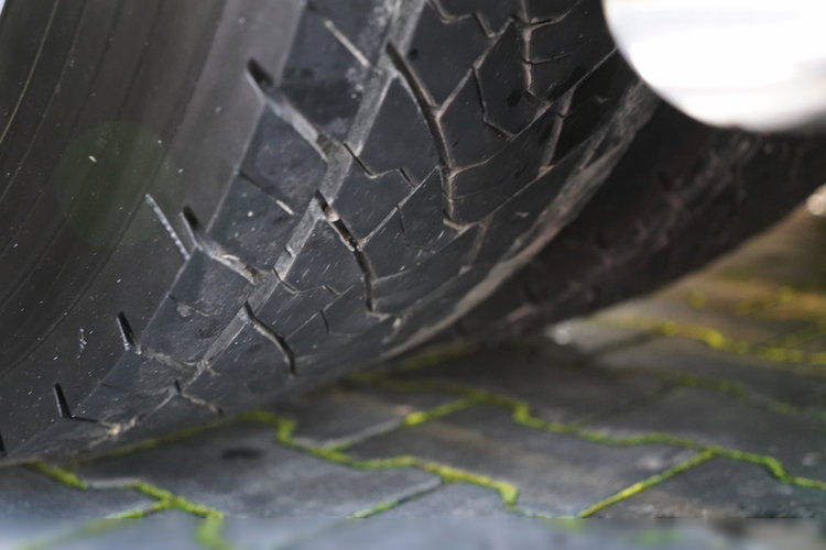 Scania S 580 / V8 / ORGINALNA EDYCJA LIMITED / NR 010 / RETARDER / KLIMA POSTOJOWA / CAŁA NA PODUSZKACH / SKÓRY / EKSPRES / zdjęcie 21