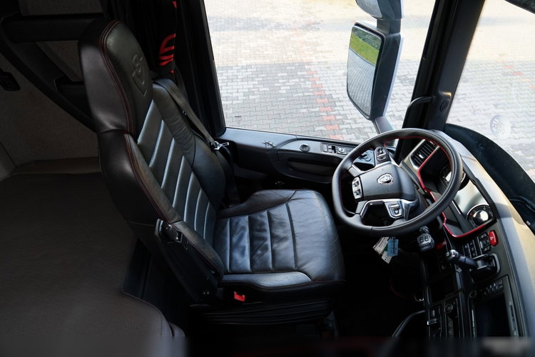Scania S 580 / V8 / ORGINALNA EDYCJA LIMITED / NR 010 / RETARDER / KLIMA POSTOJOWA / CAŁA NA PODUSZKACH / SKÓRY / EKSPRES / zdjęcie 28