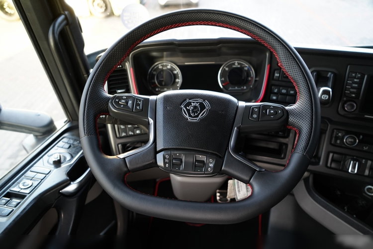 Scania S 580 / V8 / ORGINALNA EDYCJA LIMITED / NR 010 / RETARDER / KLIMA POSTOJOWA / CAŁA NA PODUSZKACH / SKÓRY / EKSPRES / zdjęcie 29