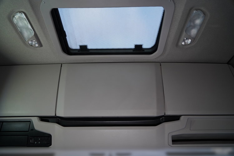 Scania S 580 / V8 / ORGINALNA EDYCJA LIMITED / NR 010 / RETARDER / KLIMA POSTOJOWA / CAŁA NA PODUSZKACH / SKÓRY / EKSPRES / zdjęcie 35