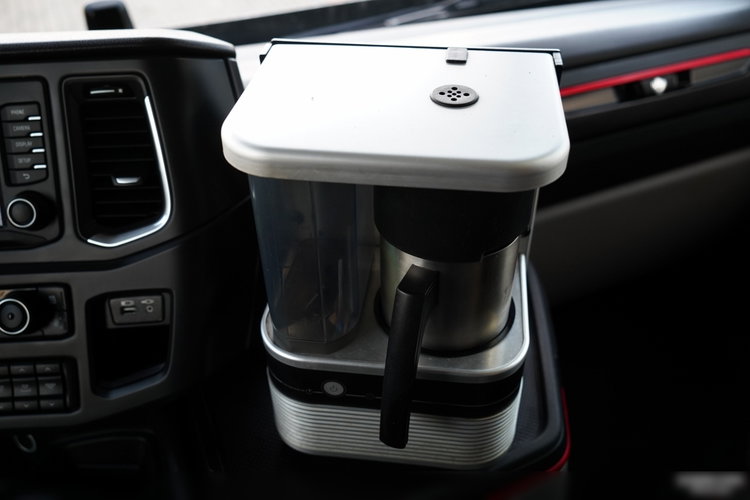 Scania S 580 / V8 / ORGINALNA EDYCJA LIMITED / NR 010 / RETARDER / KLIMA POSTOJOWA / CAŁA NA PODUSZKACH / SKÓRY / EKSPRES / zdjęcie 36