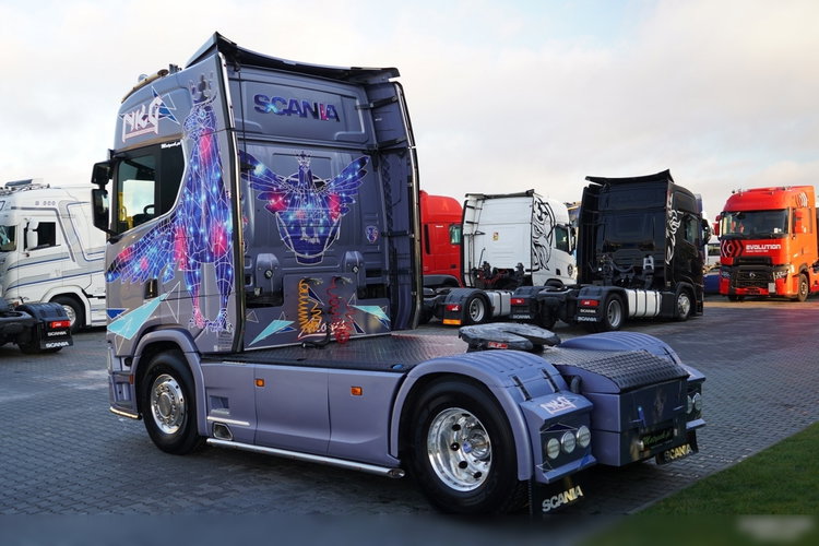 Scania S 580 / V8 / ORGINALNA EDYCJA LIMITED / NR 010 / RETARDER / KLIMA POSTOJOWA / CAŁA NA PODUSZKACH / SKÓRY / EKSPRES / zdjęcie 7