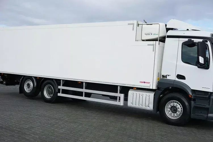 Mercedes ANTOS / 2535 / EURO 6 / CHŁODNIA + WINDA / 23 PALETY / OŚ SKRĘTNA zdjęcie 15