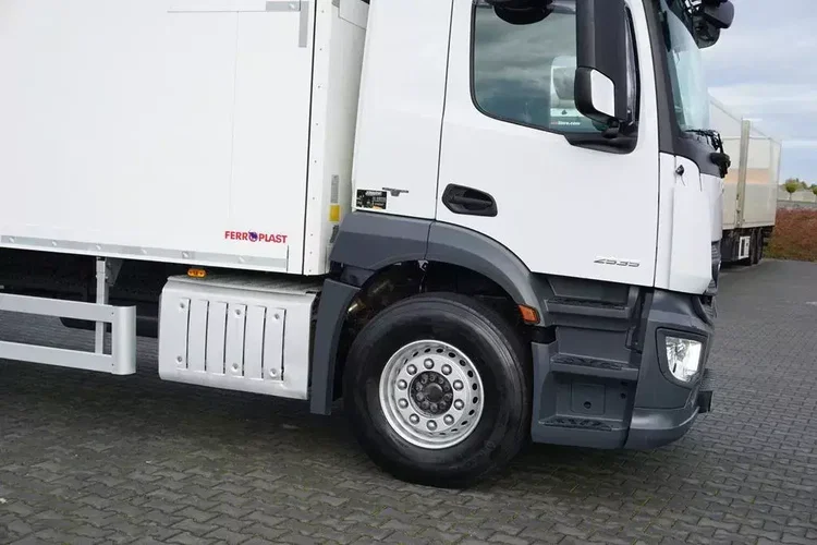 Mercedes ANTOS / 2535 / EURO 6 / CHŁODNIA + WINDA / 23 PALETY / OŚ SKRĘTNA zdjęcie 17