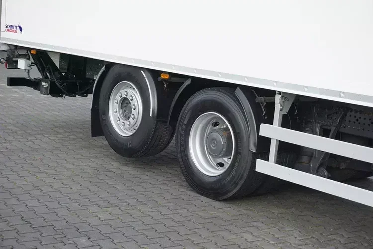 Mercedes ANTOS / 2535 / EURO 6 / CHŁODNIA + WINDA / 23 PALETY / OŚ SKRĘTNA zdjęcie 18